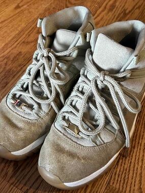 Woman’s Air Jordan 11 Oliver Lux